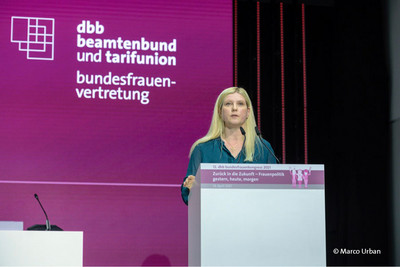 Synnöve Nüchter (komba gewerkschaft / gkl berlin), in ihrem Amt als Beisitzerin in der Geschäftsführung der dbb bundesfrauenvertretung bestätigt (Foto: © Marco Urban)